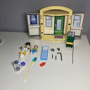 Playmobil City Life Hospital Play Box 9110 - Incomplete (No People, Dr. Patient)